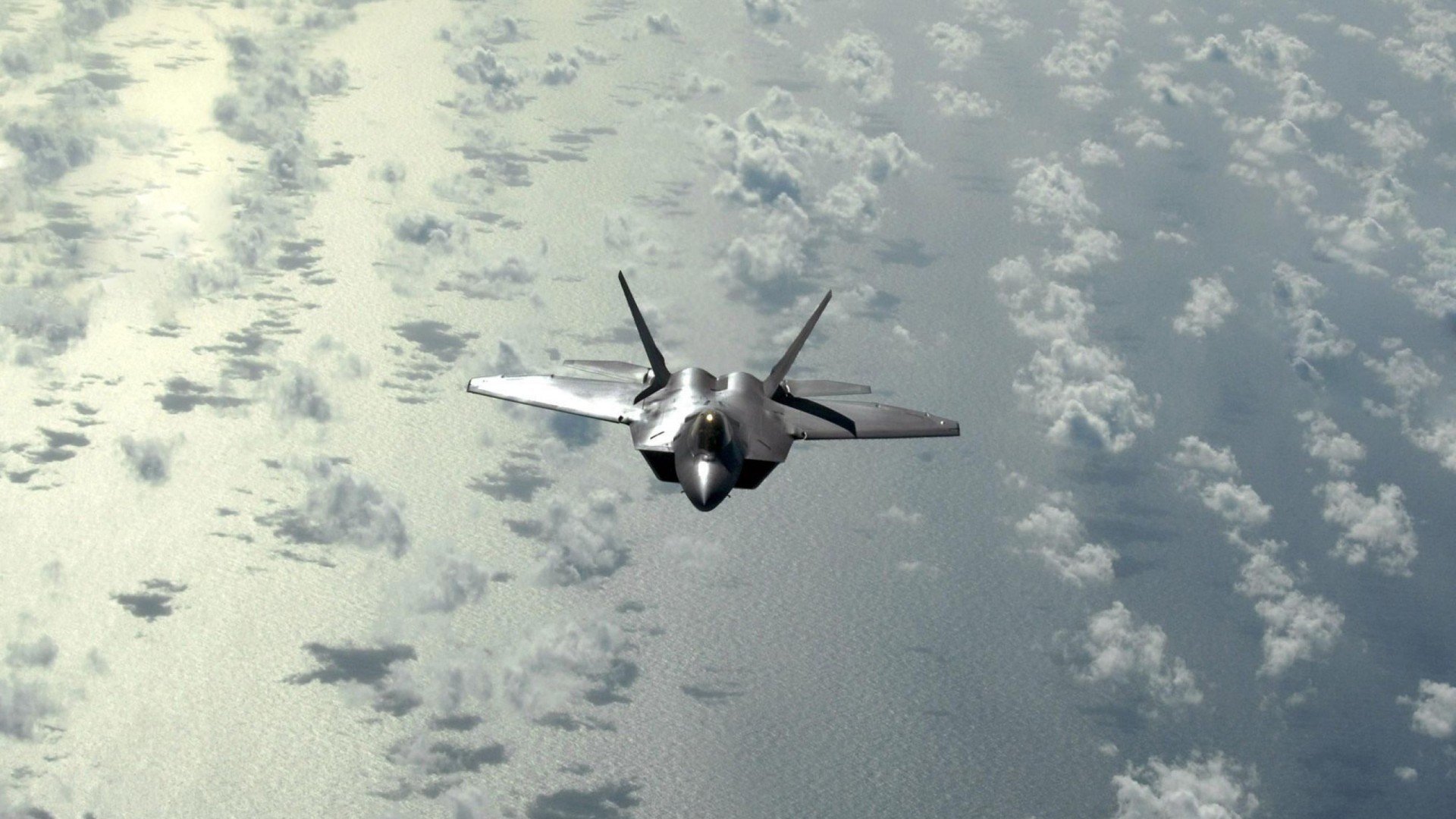 外教沟通能力不足影响队内氛围,与外界沟通能力欠缺