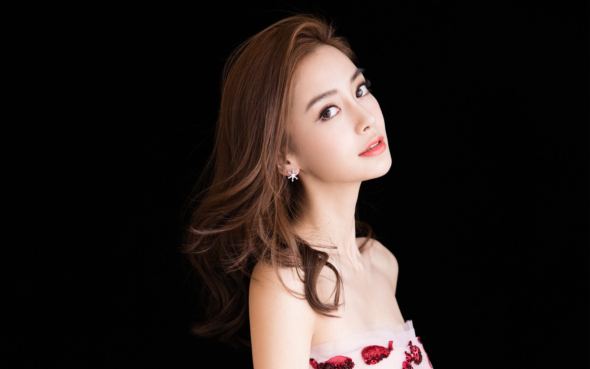 乐鱼体育-中国男子接力队展现坚强团队实力，中国男子接力队银牌