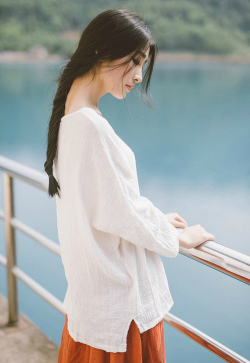 多名年轻球员获得首发机会表现不俗展现未来发展空间,有潜力的年轻球员